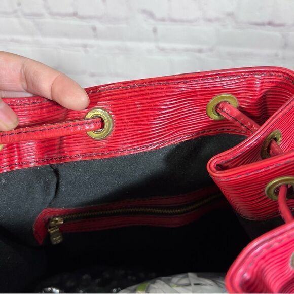 LOUIS VUITTON Epi Petit Noe. 80’s Vintage. Leather Bag EUC - Picture 5 of 14